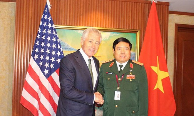 Bộ trưởng Quốc phòng Phùng Quang Thanh và người đồng cấp Mỹ Chuck Hagel (Nguồn: TTXVN)
