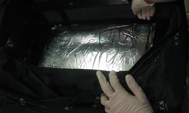 Hơn 5kg ma túy được hành khách người Thái cất giấu trong valy. Ảnh do cơ quan chức năng cung cấp.