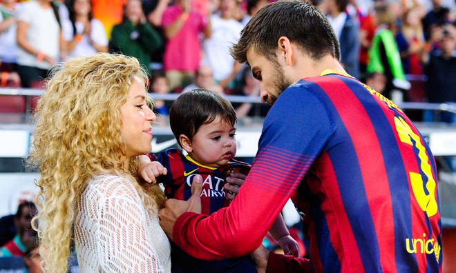 Pique bị cấm gần gũi với người tình Shakira trong thời gian diễn ra World Cup?