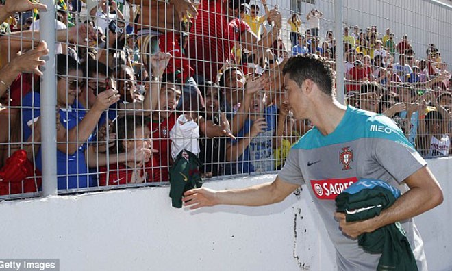 Ronaldo lại khiến người Bồ Đào Nha lo lắng