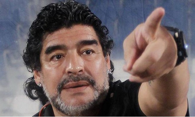 Maradona bị ngăn vào sân xem Argentina thi đấu 