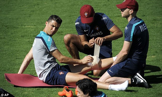 Ronaldo vẫn chưa có lại thể trạng tốt nhất và không cảm thấy thoải mái với chấn thương ở đầu gối. 