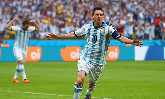 HLV Nigeria nghĩ Messi là người đến từ... sao Mộc
