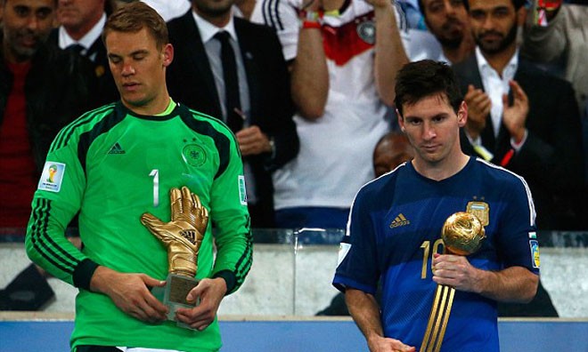 Messi không lấy gì làm vui vẻ khi nhận danh hiệu Quả bóng vàng.