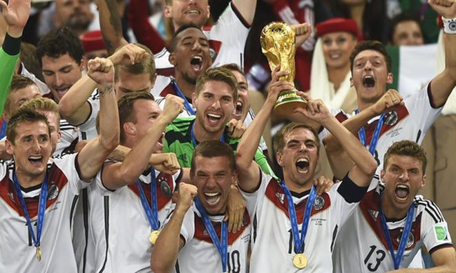 Đức trở lại ngôi số 1 FIFA sau 20 năm 