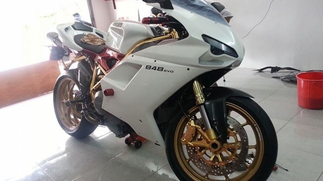 Lóa mắt với Ducati mạ vàng của dân chơi Việt