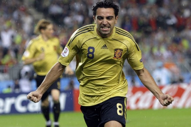 Xavi chia tay đội tuyển Tây Ban Nha ở tuổi 34.