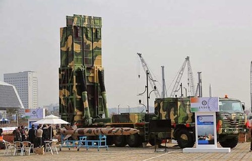 Tên lửa đạn đạo Pragati được trưng bày tại triển lãm.