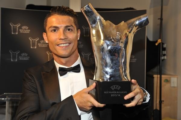 Ronaldo nhận danh hiệu “Cầu thủ xuất sắc nhất châu Âu”