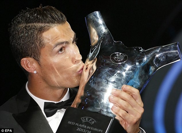 Ronaldo: Mười năm giành hơn một trăm danh hiệu