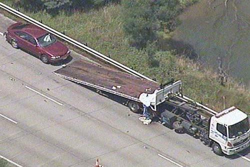 Hiện trường vụ tai nạn giữa xe con và xe tải trên đường cao tốc tại Mexico hồi tháng 4/2014. (Ảnh: ABC News)
