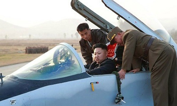 Nhà lãnh đạo Triều Tiên Kim Jong-un thăm một đơn vị Không quân.