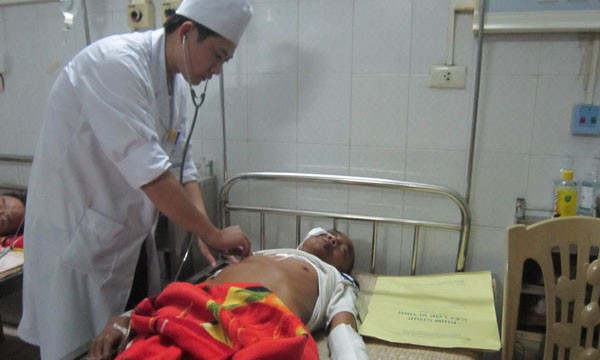 Các nạn nhân đang điều trị tại Bệnh viện đa khoa tỉnh Thanh Hóa. Ảnh: Phạm Nhài