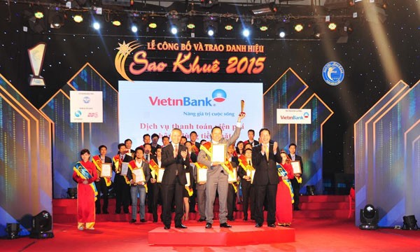 Phó Giám đốc Tung Tâm CNTT VietinBank Tô Hải Châu nhận Danh hiệu Sao Khuê 2015