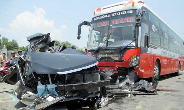 Một vụ tai nạn giao thông đặc biệt nghiêm trọng tại Đà Nẵng trong dịp nghỉ lễ 30/4 làm 6 người thiệt mạng. 