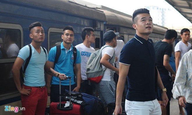 Nhóm 8 cầu thủ người Nghệ An (6 cầu thủ U23, 2 tuyển thủ quốc gia) đã có mặt tại Hà Nội vào chiều nay để tập trung đội Olympic và đội tuyển Việt Nam. Ảnh: Zing