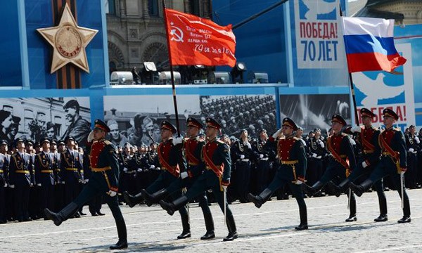 Diễu binh mừng Ngày chiến thắng, quân đội Nga khoe sức mạnh