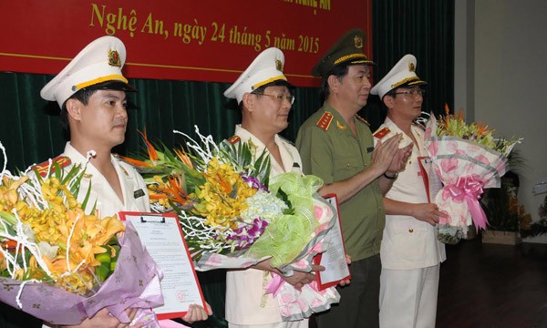Bộ trưởng Trần Đại Quang và lãnh đạo Công an tỉnh Nghệ An tại lễ công bố quyết định điều động, bổ nhiệm nhân sự sáng ngày 24/5.