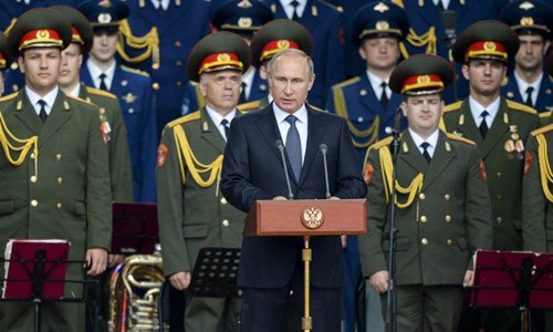 ổng thống Nga Vladimir Putin phát biểu tại hội chợ vũ khí ở ngoại ô thủ đô Moscow hôm nay. Ảnh: RIA Novosti.