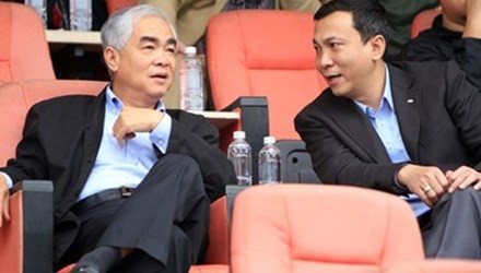 Chủ tịch VFF Lê Hùng Dũng (trái) và ông Trần Quốc Tuấn.
