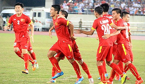 'Cơn mưa bàn thắng" đưa U19 Việt Nam vào chung kết 