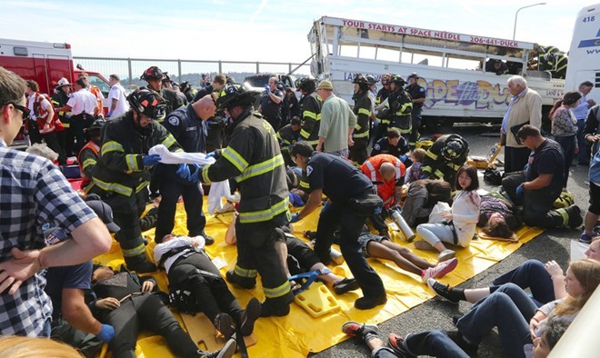 Các nạn nhân bị thương trong vụ tai nạn. Ảnh: Seattle Times