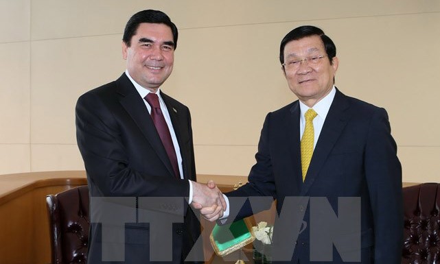 Chủ tịch nước Trương Tấn Sang gặp Tổng thống Cộng hòa Turkmenistan, Gurbangulg Berdimuhamedov. (Ảnh: Nguyễn Khang/TTXVN)