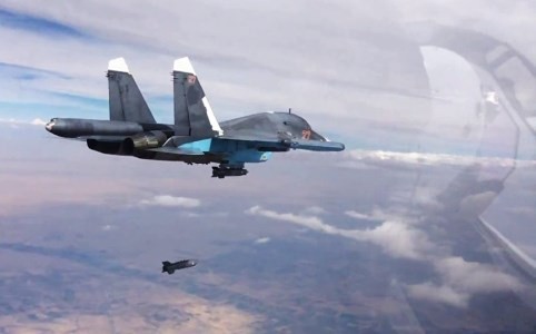 Một máy bay chiến đấu của Nga tấn công các mục tiêu IS ỏ Syria. 