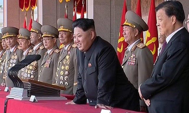 Nhà lãnh đạo Triều Tiên Kim Jong-un tại lễ duyệt binh kỷ niệm 70 năm ngày thành lập Đảng Lao động Triều Tiên.
