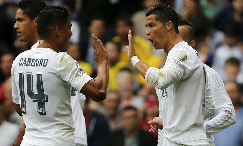 Ronaldo (phải) trong trận thắng Las Palmas.