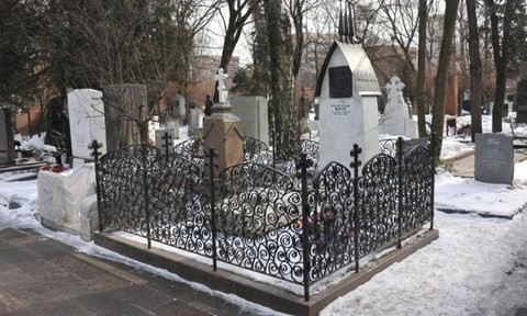 Nhà văn Anton Chekhov nằm trong số nhân vật nổi tiếng được chôn ở nghĩa trang Novodevichy. - Ảnh: BBC