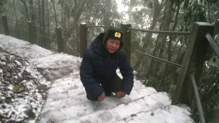 [ẢNH] Sửng sốt chứng kiến tuyết rơi trắng xóa ở Hà Nội