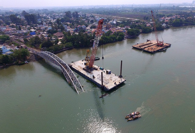Cận cảnh hiện trường trục vớt cầu Ghềnh ở Đồng Nai
