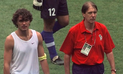 Maldini cha và con ở World Cup 1998. Ảnh: AP.
