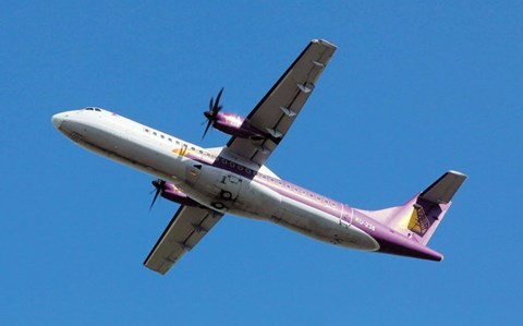 Máy bay ATR 72 mang số XU 235 của Cambodia Angkor Air trước khi bị nạn - Ảnh: Tuổi trẻ