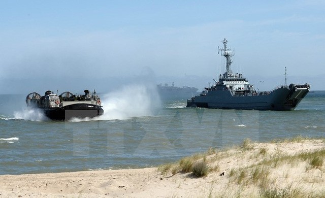 Tàu hải quân NATO tham gia tập trận trên biển Baltic hồi tháng 6/2015.