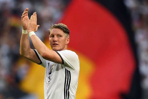Schweinsteiger trong trận giao hữu với Hungary. Ảnh: Reuters.