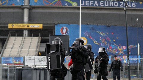 Trước EURO 2016: 82 kẻ khủng bố đội lốt an ninh Pháp?