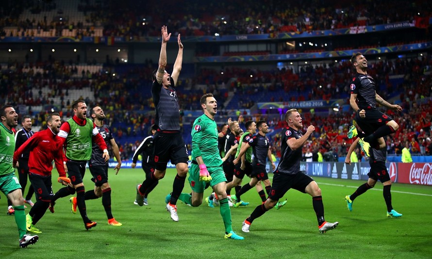 Niềm vui chiến thắng vô bờ của các cầu thủ Albania