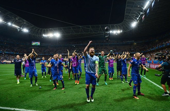 Lạ mắt màn ăn mừng của Iceland sau chiến tích lịch sử