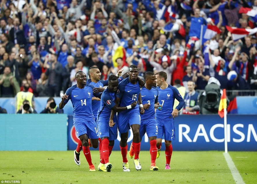 Chủ nhà Pháp đã giải mã hiện tượng Iceland bằng một "cơn mưa" bàn thắng. 