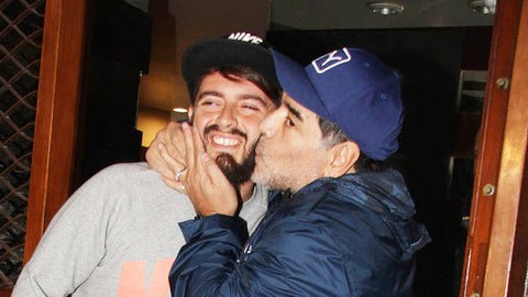 Diego Maradona và Diego Junior mừng rỡ trong ngày hội ngộ 