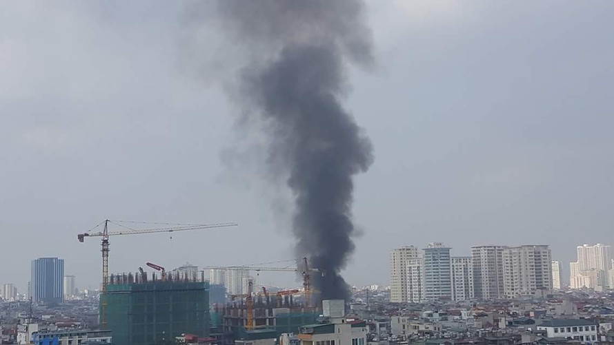 Vào khoảng 14h ngày 18/9, một vụ hỏa hoạn lớn đã xảy ra tại khu lán trại công nhân tại ngõ 389 Trương Định (quận Hoàng Mai, Hà Nội).