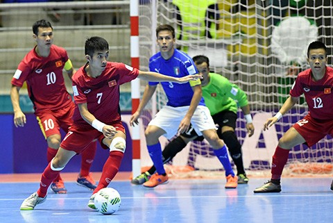 Tuyển Việt Nam vào vòng 1/8 Futsal World Cup