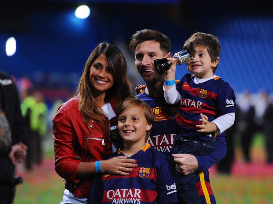 Messi quyết định cho con trai (phải) vào lớp "mẫu giáo" bóng đá.