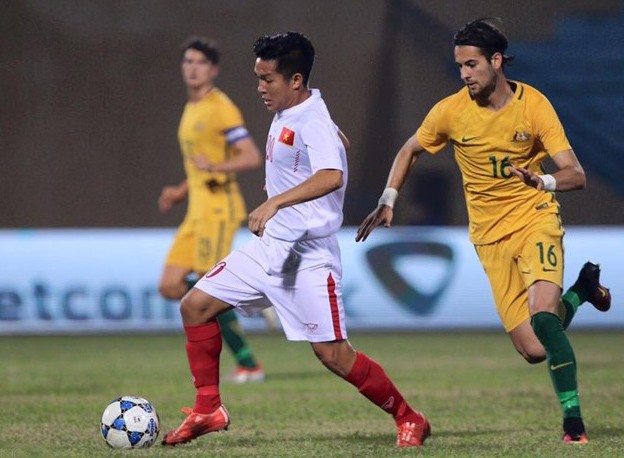U19 Việt Nam (áo trắng) thất bại nặng nề trước các cầu thủ Australia ở bán kết. Ảnh: Zing.