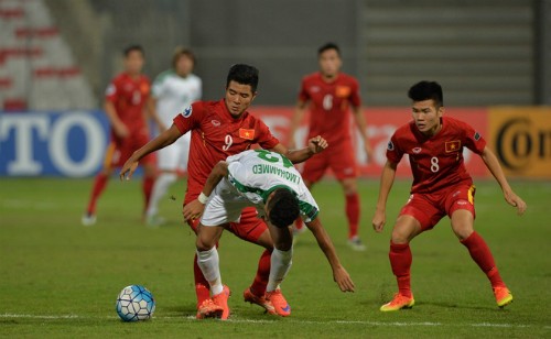 Việt Nam vào tứ kết với thành tích bất bại, thắng Triều Tiên 2-1, hoà UAE 1-1 và cầm chân Iraq 0-0.