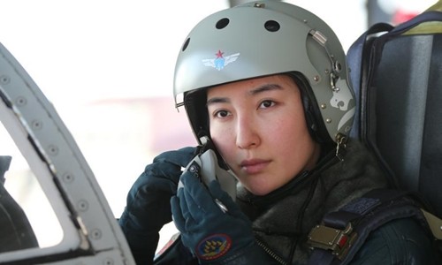 Một nữ phi công lái máy bay ném bom JH-7 của Trung Quốc. Ảnh: Không quân Trung Quốc. 