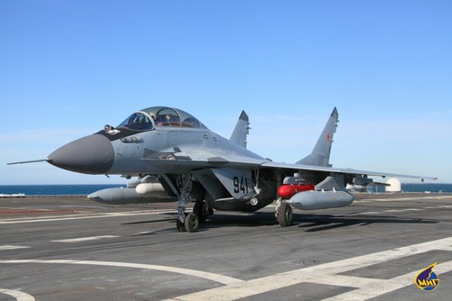 Một chiếc MiG-29KUB trên tàu sân bay Đô đốc Kuznetsov. Ảnh: Migavia.