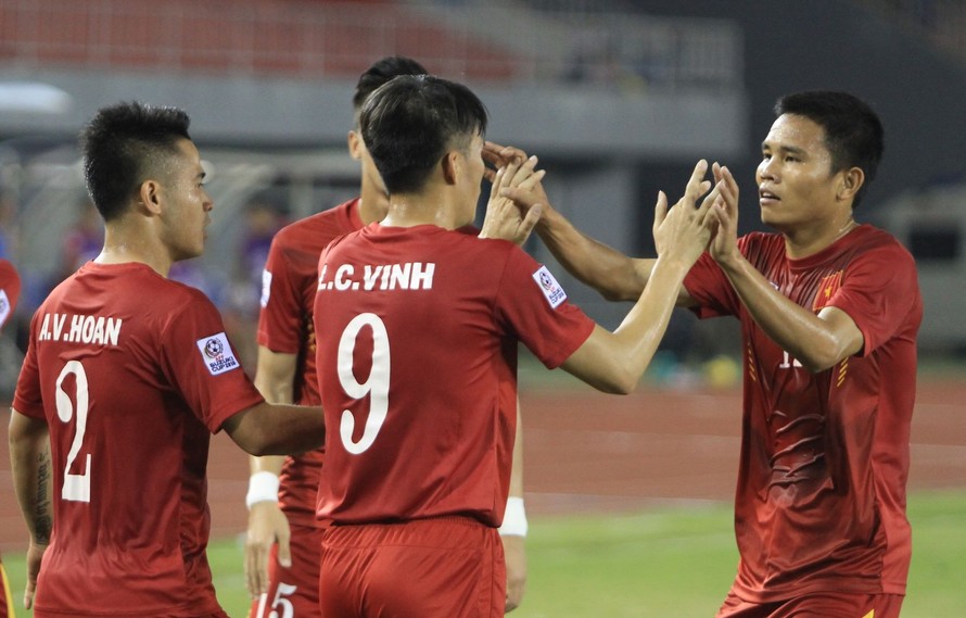 Các cầu thủ Việt Nam ăn mừng bàn mở tỷ số trận đấu của Công Vinh.